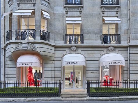 Versace Paris Avenue Montaigne .